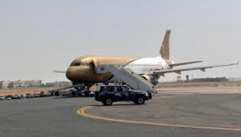 هبوط طائرة بمطار الكويت