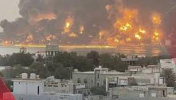 آثار القصف الإسرائيلي على ميناء الحديدة