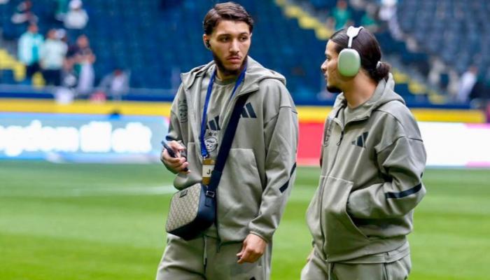 حجام مدافع منتخب الجزائر
