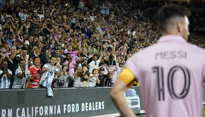 ليونيل ميسي قائد منتخب الأرجنتين