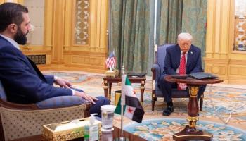 الرئيسان الأمريكي دونالد ترامب والسوري أحمد الشرع في لقائهما بالسعودية