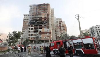 مبنى متضرر في إيران إثر الغارة الإسرائيلية