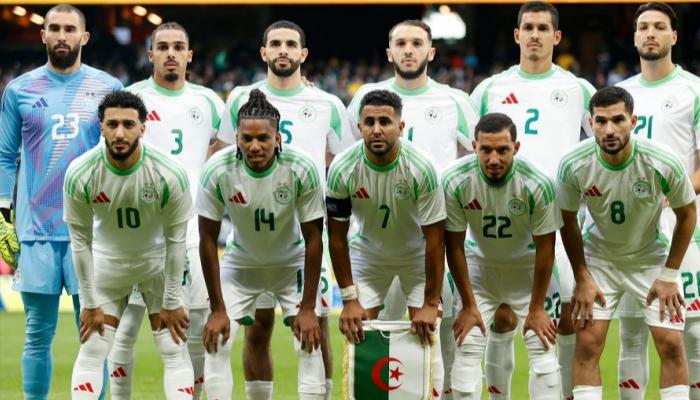 لاعبو الجزائر أمام السويد