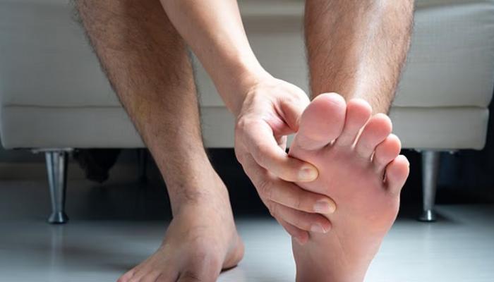نصيحة طبية بحتمية فحص أقدامنا وأظافرنا بانتظام لأنها مؤشر على صحتنا العامة