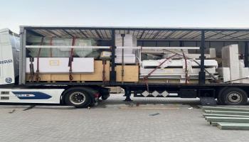 انطلاق أول شحنة عبور بري «ترانزيت» من رأس الخيمة