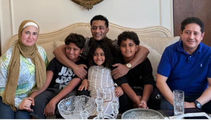 محمد رمضان وأسرة الطفل عمر