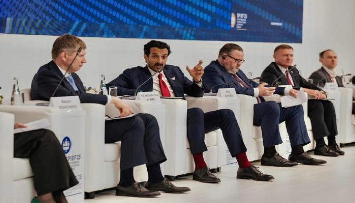 جانب من مشاركة عبدالله بن طوق في منتدى سان بطرسبرغ 