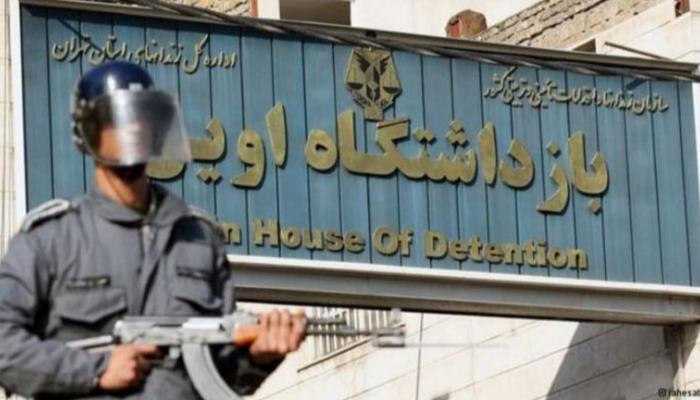جندي إيراني يحرس سجن إيفين بطهران - أرشيفية