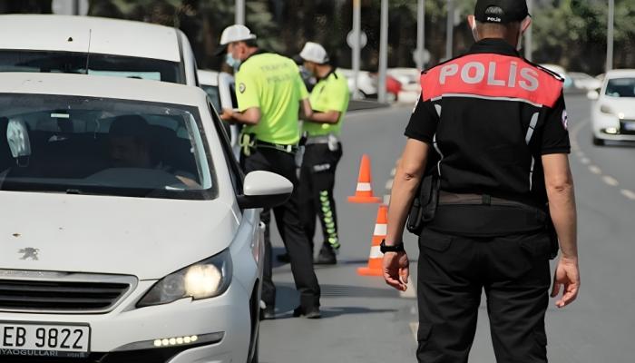 الشرطة التركية تعتقل رسام الكاريكاتير