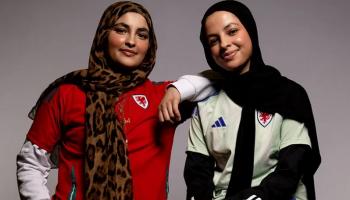 الشقيقتان روشين وإليزا خان