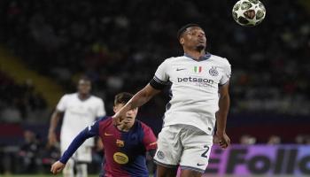 دومفريس أمام برشلونة