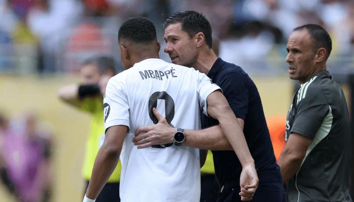 كيليان مبابي وتشابي ألونسو في ريال مدريد