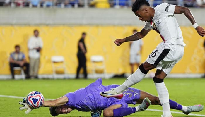 بونو حارس مرمى الهلال السعودي