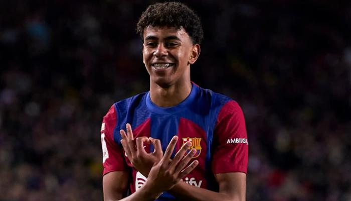 لامين يامال نجم برشلونة 