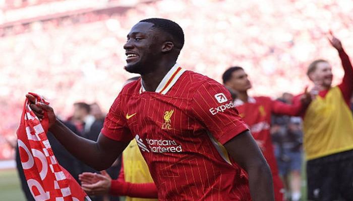 إبراهيما كوناتي مدافع ليفربول