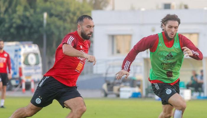 عبدلي لاعب منتخب الجزائر