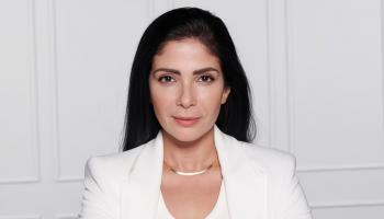 الفنانة منى زكي