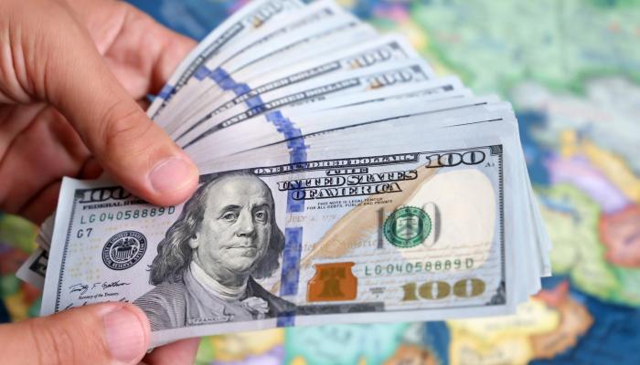 أوراق نقدية فئة 100 دولار أمريكي - أرشيفية
