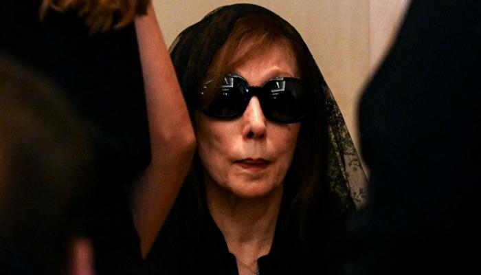 السيدة فيروز في جنازة ابنها زياد