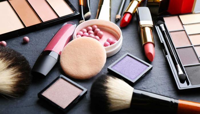 مستحضرات تجميل مقلدة تغزو منصات التسوق 