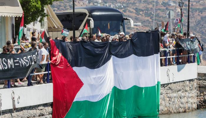 متظاهرون مؤيدون للفلسطينيين في جزيرة كريت اليونانية