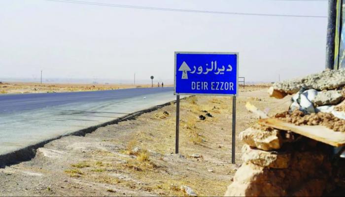 لافتة تشير إلى دير الزور السورية - أرشيفية
