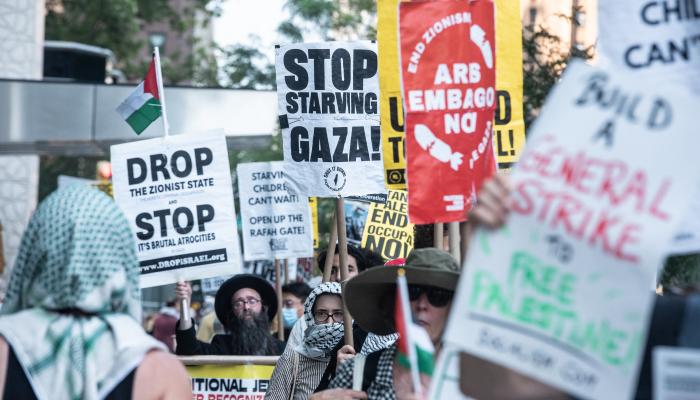 وقفة احتجاجية دعماً لفلسطين خارج مقر الأمم المتحدة