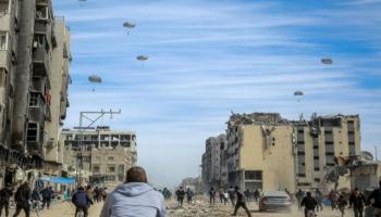إسقاط المساعدات فوق غزة