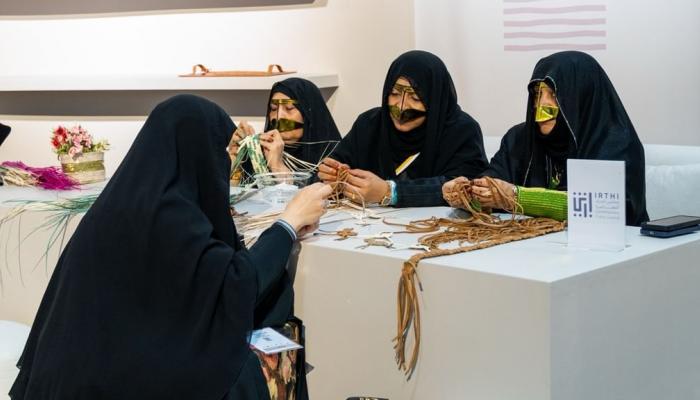 «إرثي» يعمل على تمكين الحرفيات
