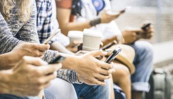 وسائل التواصل الاجتماعي لا تؤثر سلبا على الصحة النفسية للشباب