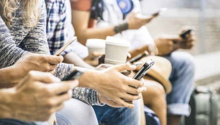 وسائل التواصل الاجتماعي لا تؤثر سلبا على الصحة النفسية للشباب
