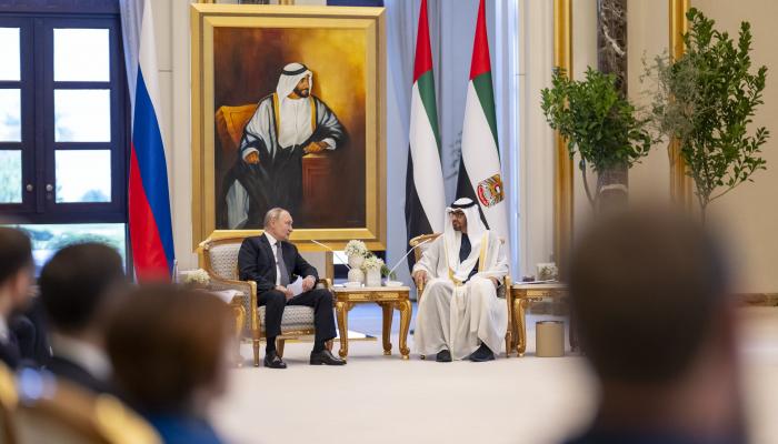جانب من لقاء سابق بين الشيخ محمد بن زايد آل نهيان والرئيس الروسي