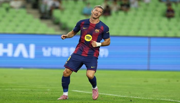 روبرت ليفاندوفسكي مهاجم برشلونة