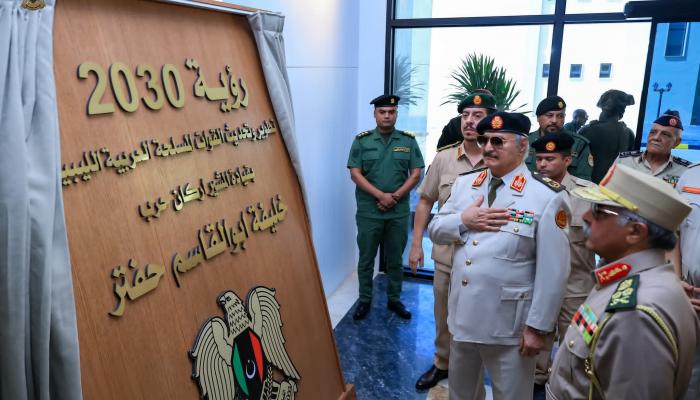المشير خليفة حفتر خلال إطلاق رؤية 2030