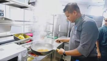 من الهند إلى الصين.. حكاية شيف صنع جسرا بالنكهات