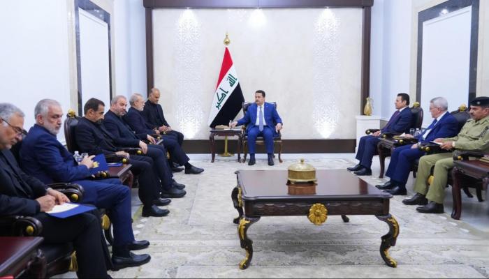 رئيس الوزراء العراقي خلال استقباله لاريجاني