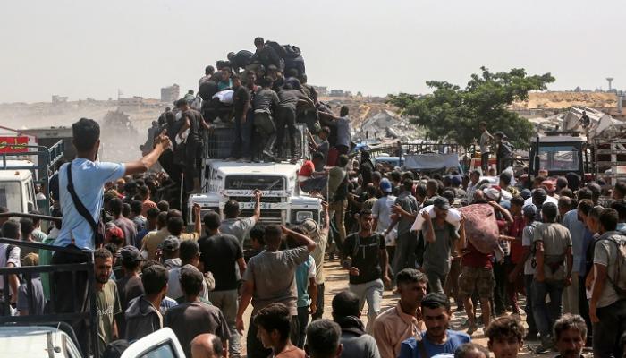 فلسطينون في غزة يتجمعون للحصول على مساعدات - أ.ف.ب