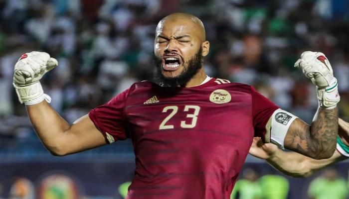 رايس مبولحي حارس مرمى منتخب الجزائر