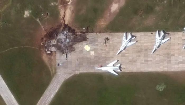 قاذفة روسية مدمرة جراء عملية شبكة العنكبوت