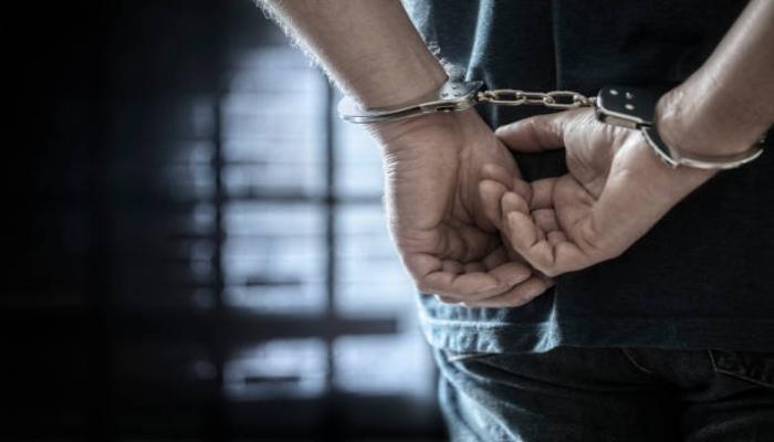 صانع محتوى ينتحل صفة صاحب شركة ويبتز سيدة