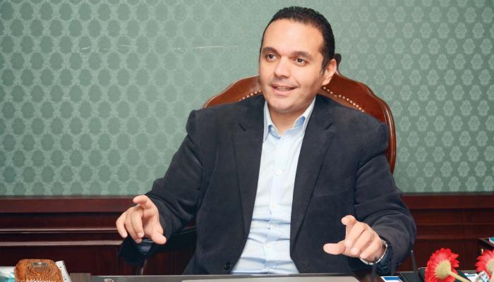 مدحت نافع الخبير الاقتصادي 