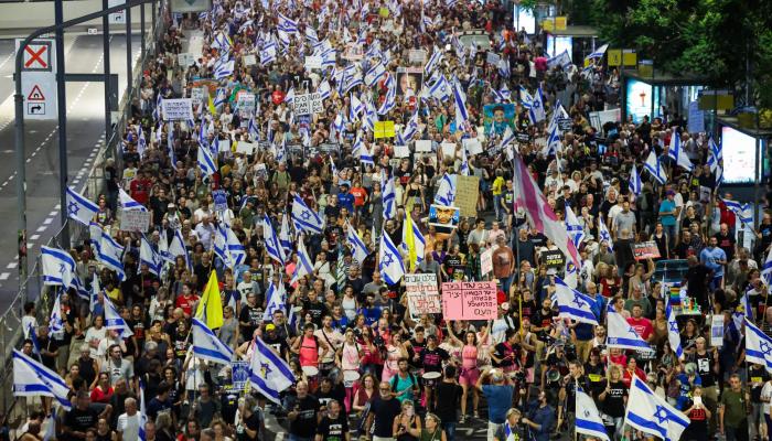 مظاهرة حاشدة في تل أبيب للضغط من أجل إبرام صفقة لتحرير الرهائن