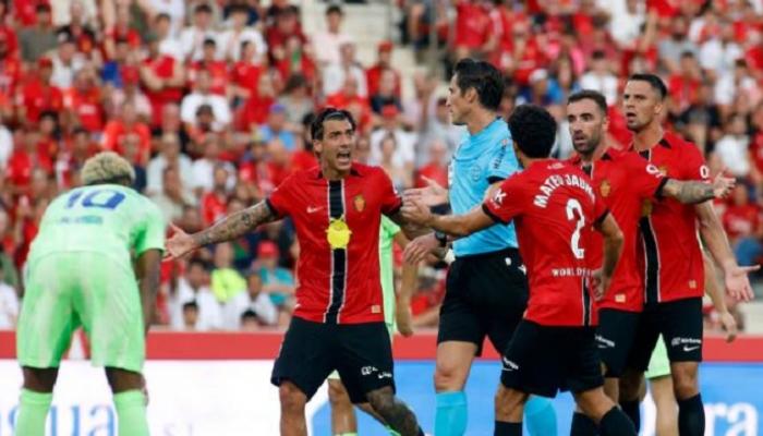جانب من مباراة مايوركا وبرشلونة