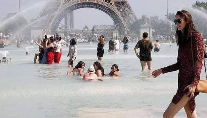 نافورة أمام برج إيفل في باريس