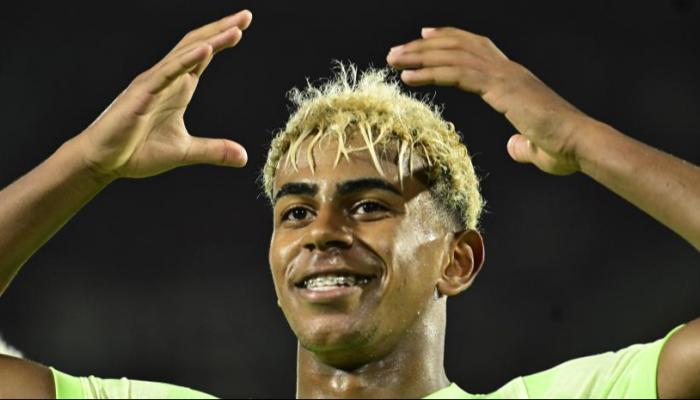 لامين يامال نجم برشلونة