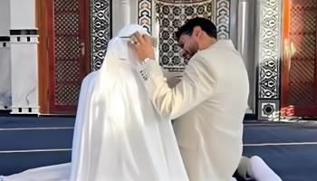 جلسة تصوير عروسين داخل مسجد