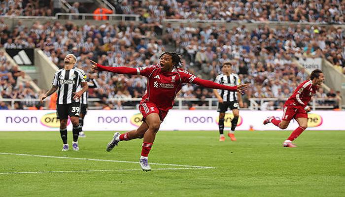 ليفربول يفوز على نيوكاسل بسيناريو جنوني