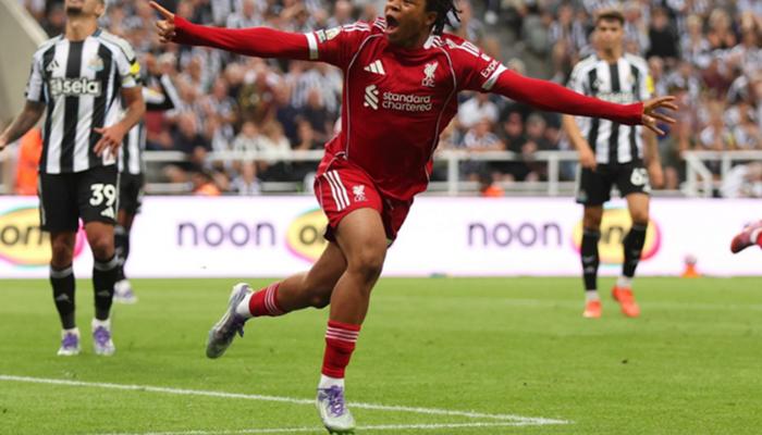 ريو نغوموها لاعب ليفربول