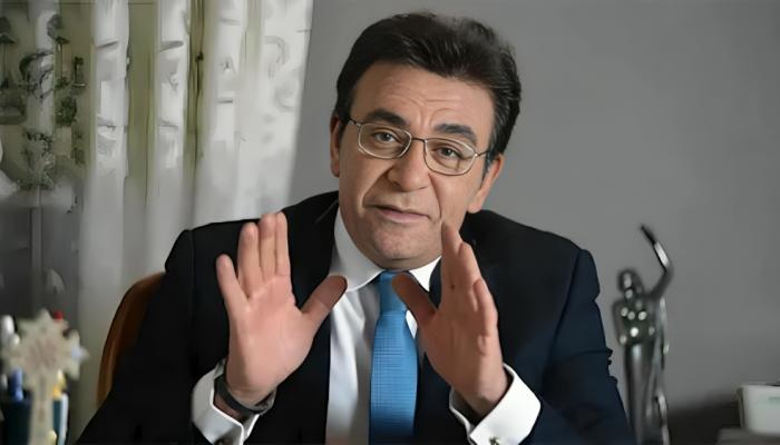 الإعلامي عاطف كامل