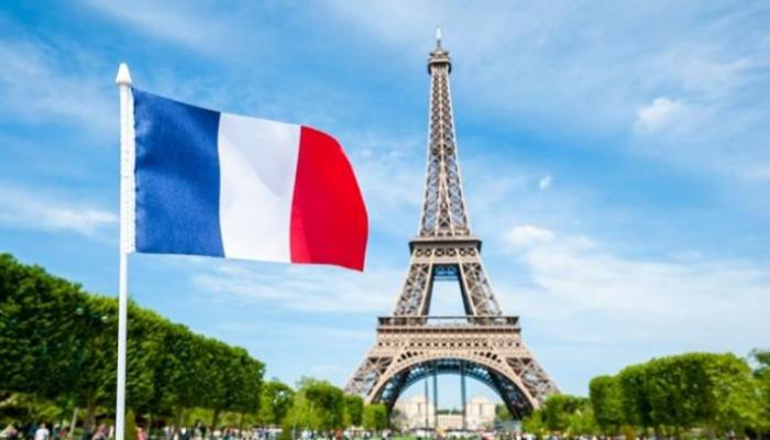 علم فرنسا وبرج إيفل